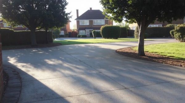 Top Reasons to Hire Driveway Cleaning Services in Bromley