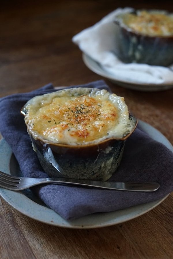 What's the Secret to a Gourmet Parmesan and Roasted Garlic Cauliflower Gratin?